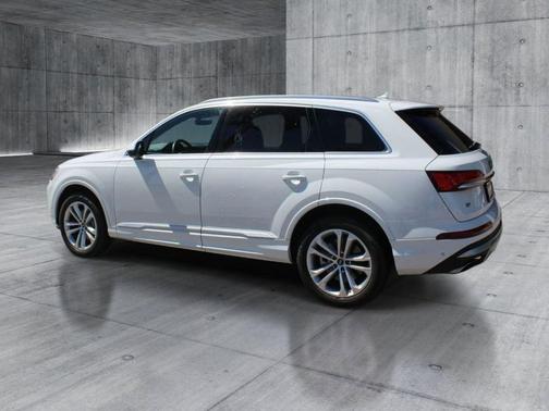 Glacier White Metallic 2025 Audi Q7 55 Premium Plus
