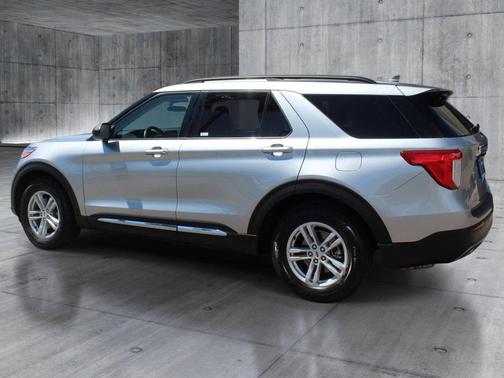 Iconic Silver Metallic 2024 Ford Explorer XLT