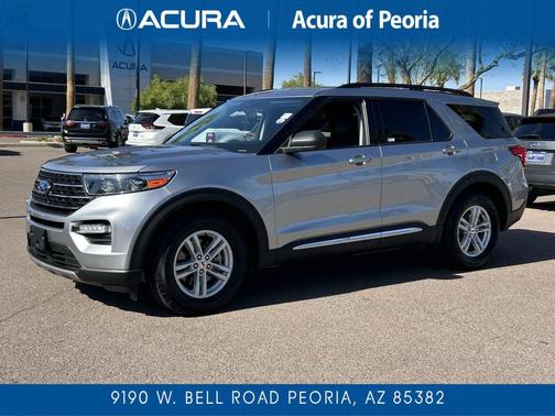 Iconic Silver Metallic 2024 Ford Explorer XLT