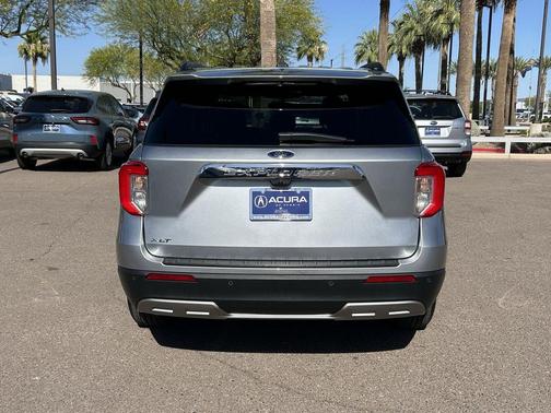 Iconic Silver Metallic 2024 Ford Explorer XLT