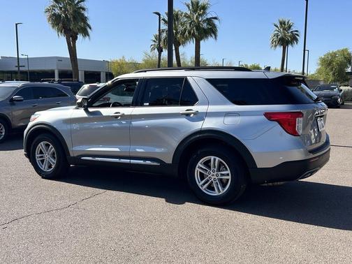 Iconic Silver Metallic 2024 Ford Explorer XLT