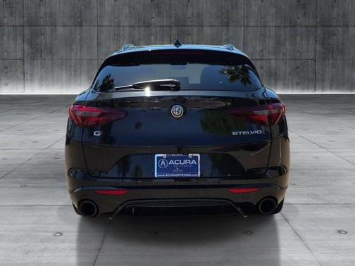Vulcano Black Metallic 2022 Alfa Romeo Stelvio Ti