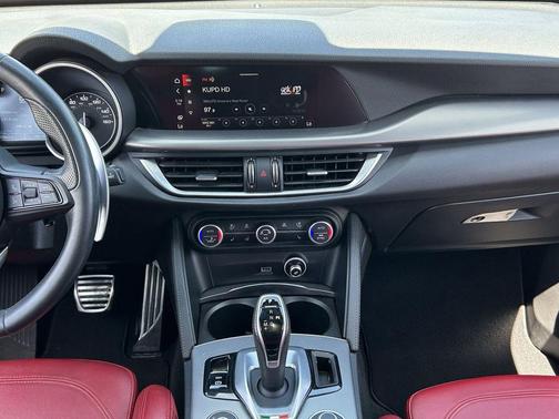 Vulcano Black Metallic 2022 Alfa Romeo Stelvio Ti