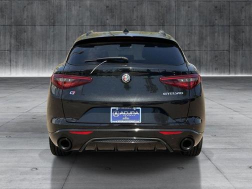 Vulcano Black Metallic 2022 Alfa Romeo Stelvio Ti