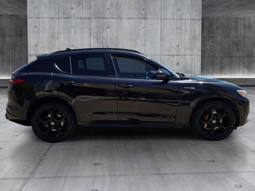 Vulcano Black Metallic 2022 Alfa Romeo Stelvio Ti