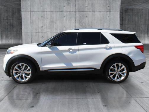 Star White Metallic Tri-Coat 2022 Ford Explorer Platinum