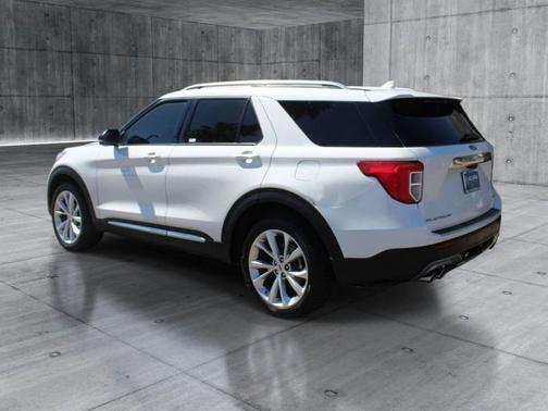 Star White Metallic Tri-Coat 2022 Ford Explorer Platinum