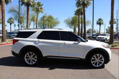 Star White Metallic Tri-Coat 2022 Ford Explorer Platinum