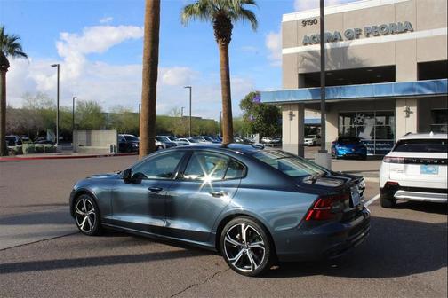 2024 Volvo S60 B5 Plus Dark Theme