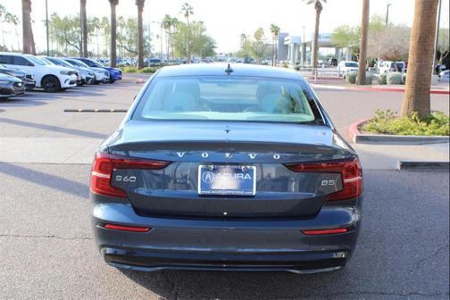 2024 Volvo S60 B5 Plus Dark Theme