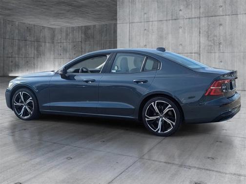 2024 Volvo S60 B5 Plus Dark Theme