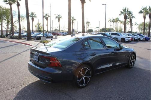 2024 Volvo S60 B5 Plus Dark Theme