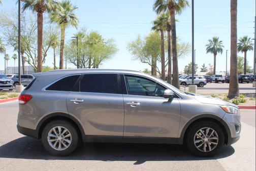 Titanium Silver 2018 Kia Sorento LX