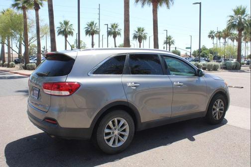 Titanium Silver 2018 Kia Sorento LX