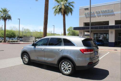 Titanium Silver 2018 Kia Sorento LX