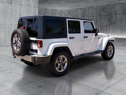 Bright White Clearcoat 2018 Jeep Wrangler JK Unlimited Sahara