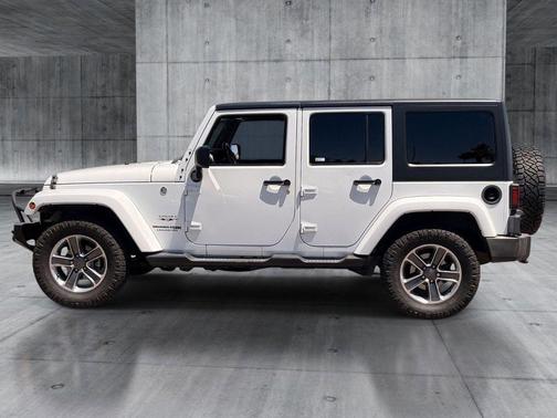 Bright White Clearcoat 2018 Jeep Wrangler JK Unlimited Sahara