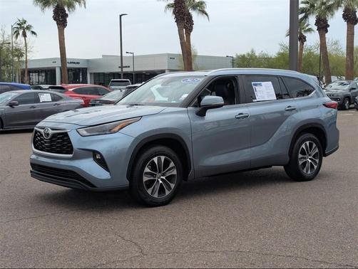 2023 Toyota Highlander XLE