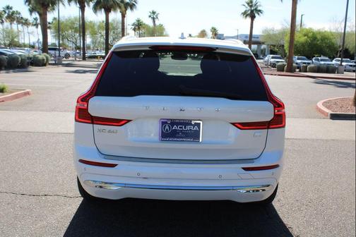 Crystal White Metallic 2022 Volvo XC60 Recharge Plug-In Hybrid T8 Inscription Expression