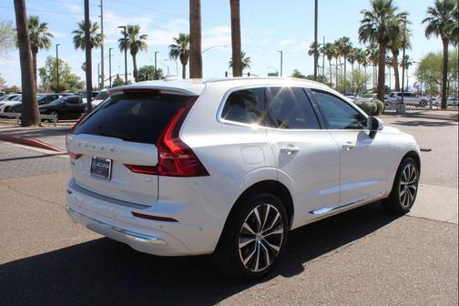 Crystal White Metallic 2022 Volvo XC60 Recharge Plug-In Hybrid T8 Inscription Expression