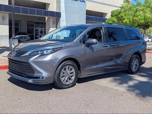2024 Toyota Sienna XLE