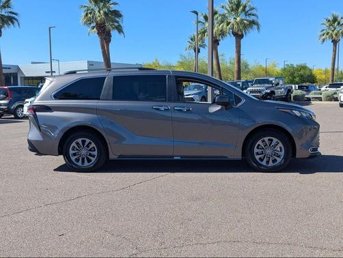 2024 Toyota Sienna XLE