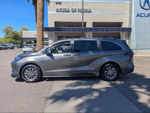 2024 Toyota Sienna XLE