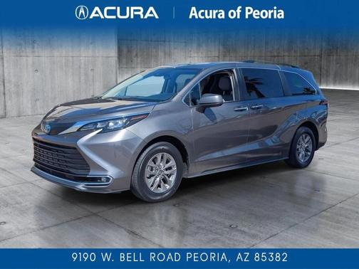 2024 Toyota Sienna XLE