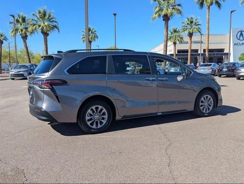 2024 Toyota Sienna XLE