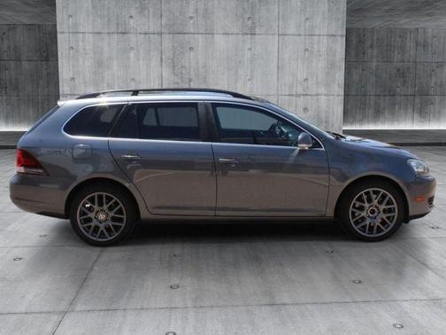 Platinum Gray Metallic 2014 Volkswagen Jetta SportWagen DSG TDI w/Sunroof