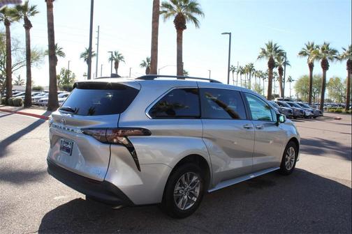 2024 Toyota Sienna XLE