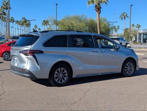 2024 Toyota Sienna XLE