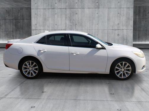 Summit White 2013 Chevrolet Malibu 2LT