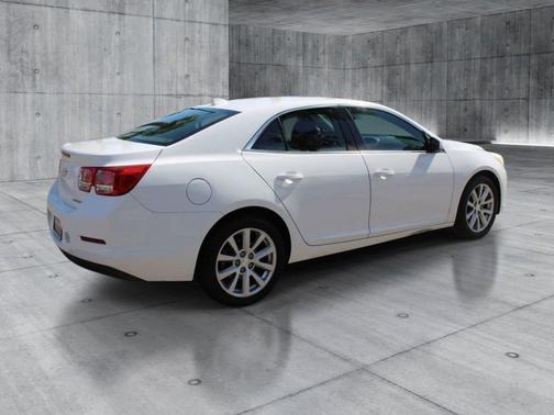 Summit White 2013 Chevrolet Malibu 2LT