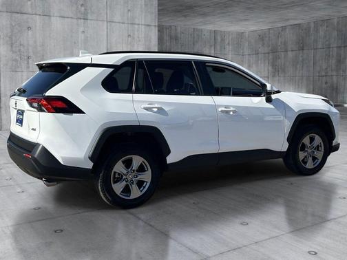 Ice 2025 Toyota RAV4 XLE