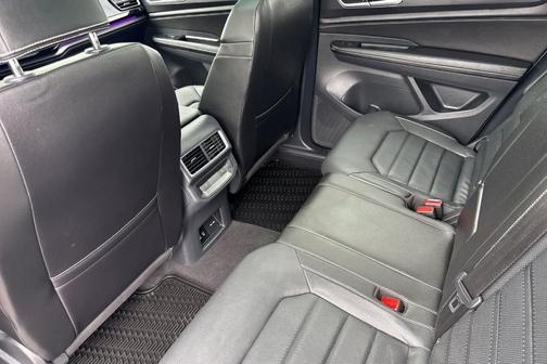 2024 Volkswagen Atlas Cross Sport 2.0T SEL R-Line