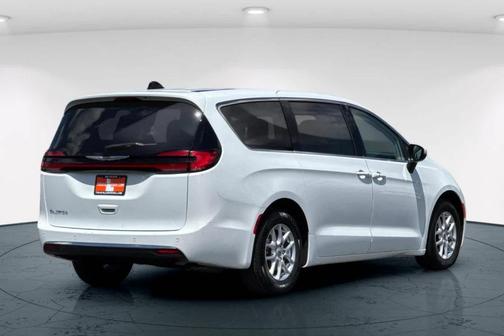 2023 Chrysler Pacifica Touring-L