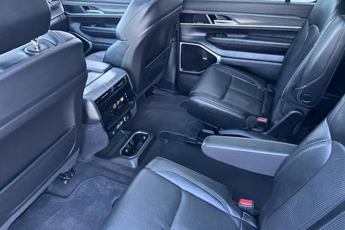 2023 Jeep Wagoneer L Series III