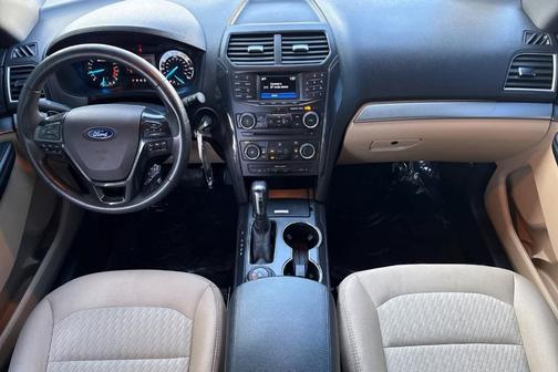 2017 Ford Explorer Base