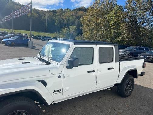 2025 Jeep Gladiator Sport