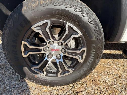 2024 GMC Canyon AT4