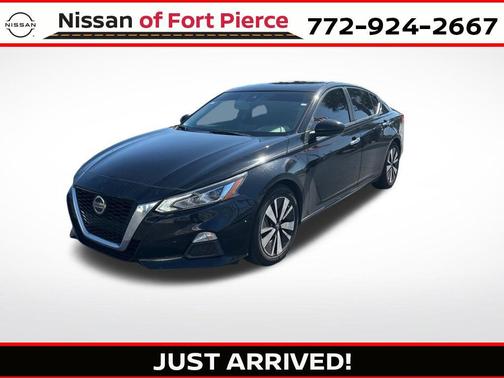 Super Black 2022 Nissan Altima 2.5 SV