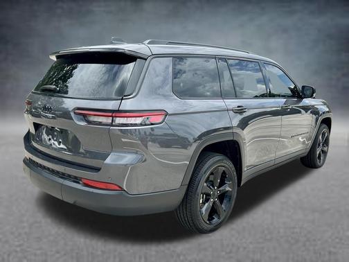 Baltic Gray Metallic Clearcoat 2025 Jeep Grand Cherokee L Altitude