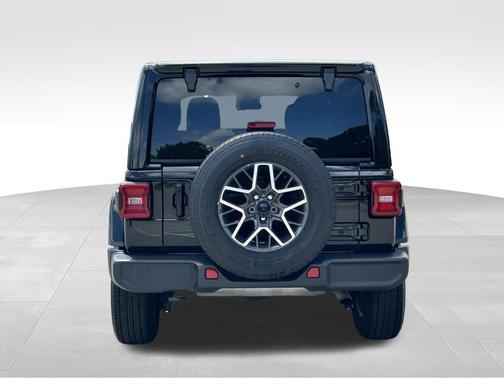 2024 Jeep Wrangler 4-Door Sahara 4x4