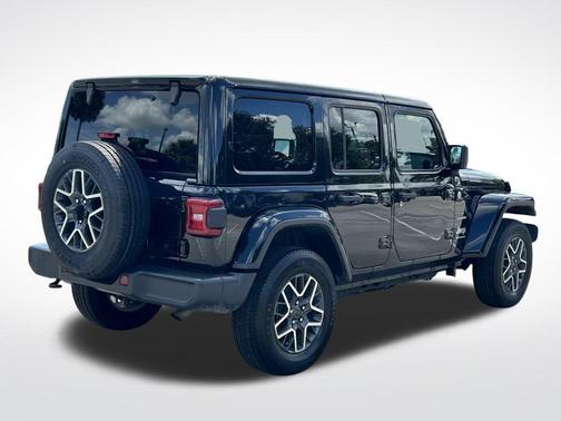 2024 Jeep Wrangler 4-Door Sahara 4x4