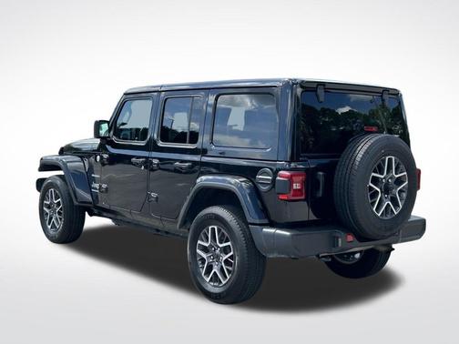 2024 Jeep Wrangler 4-Door Sahara 4x4