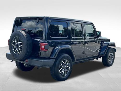2024 Jeep Wrangler 4-Door Sahara 4x4