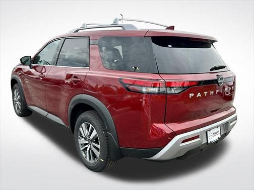 2025 Nissan Pathfinder SL FWD