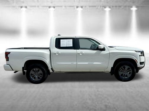 Glacier White 2025 Nissan Frontier SV