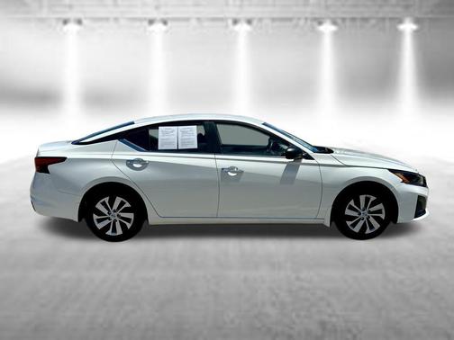 Glacier White 2025 Nissan Altima S FWD